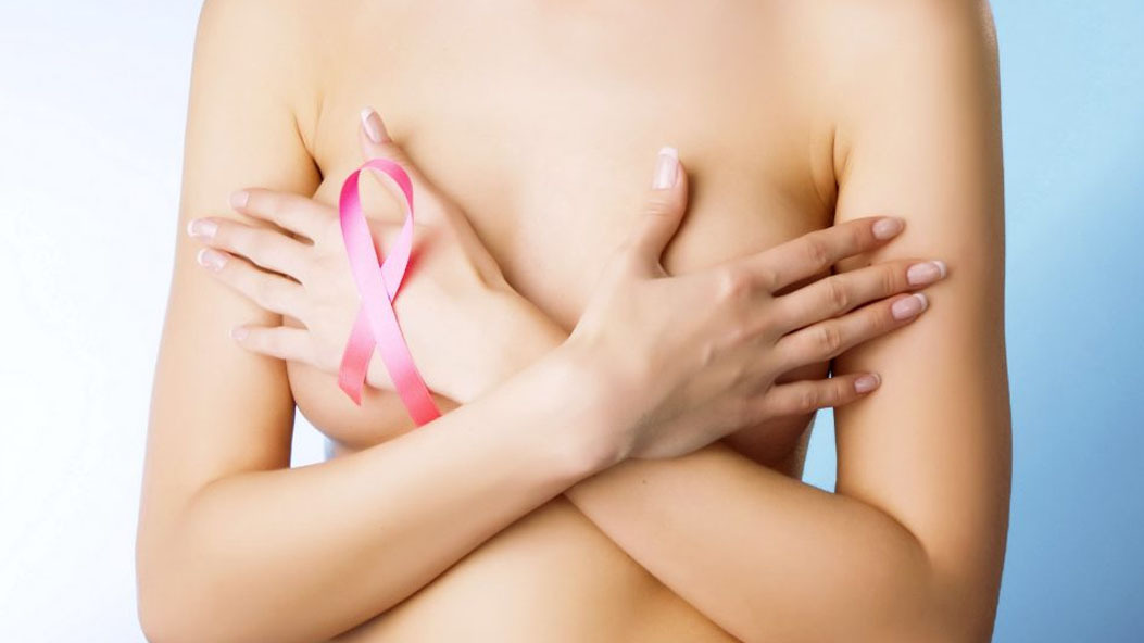 Auto esame del seno: la base della prevenzione contro il tumore al seno